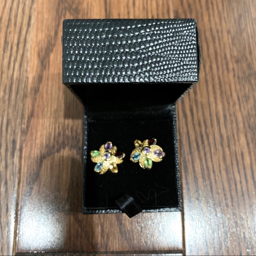 NIB {Gold Coast} Flower Stud Earrings